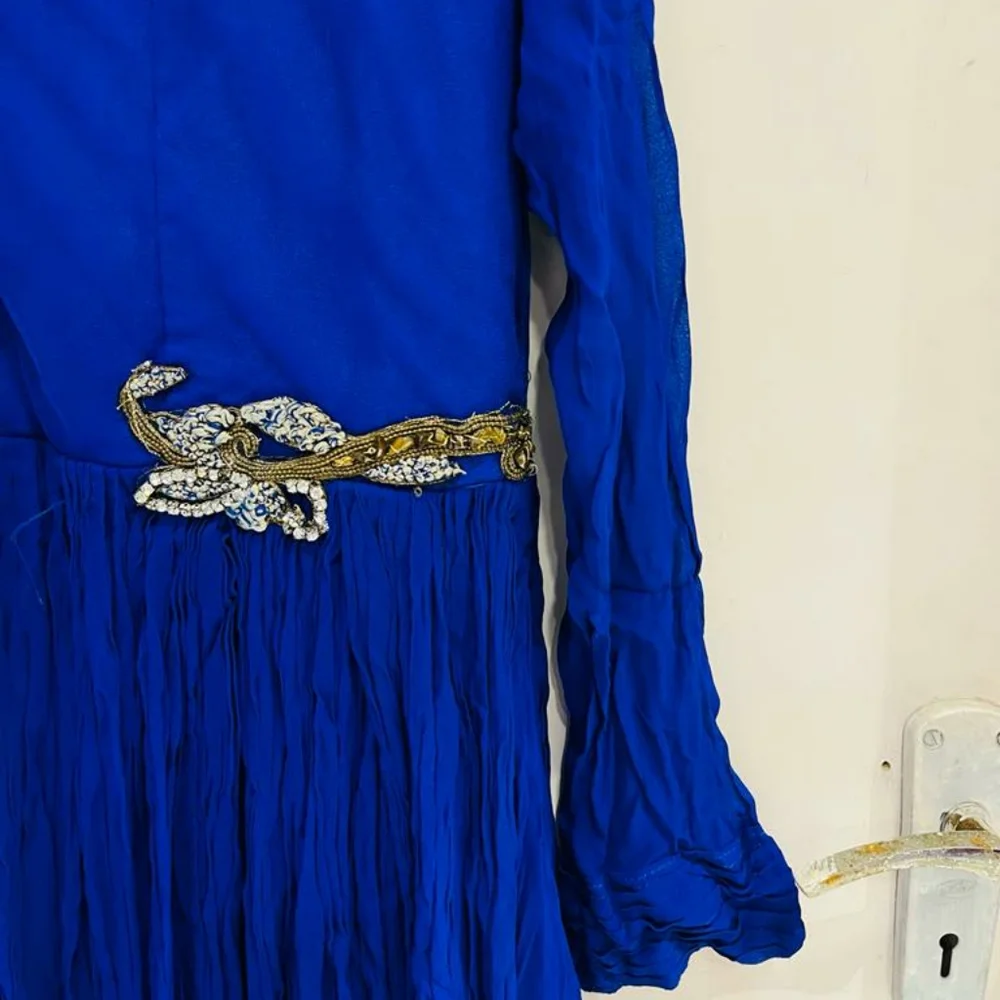 Blue very beautiful gown - Picture 9 of 12